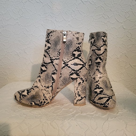 PrettyLittleThing Snake Print Ankle Boots - Picture 4 of 11